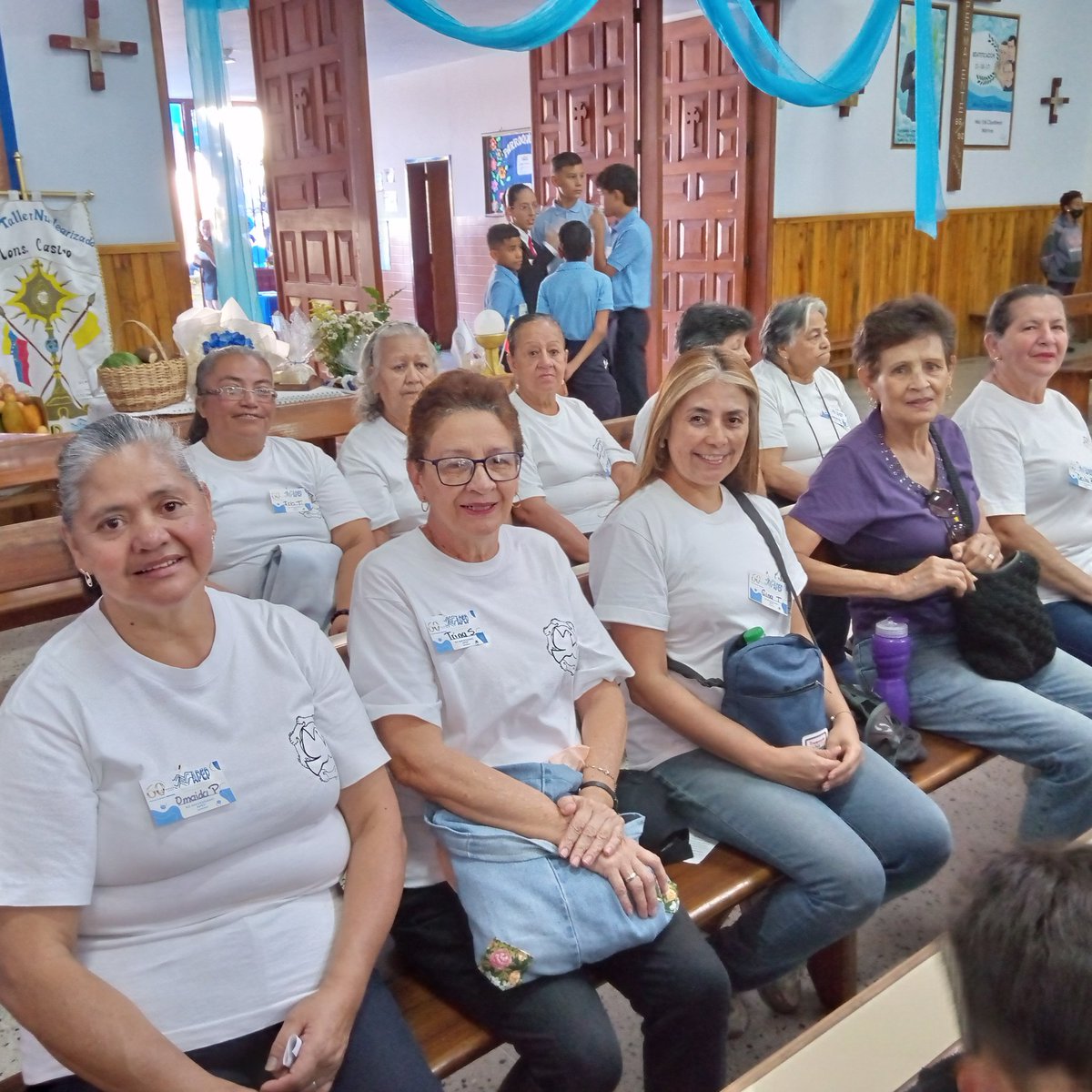 El grupo Abuelitaslindas @catedradelapaz participaron de los actos del aniversario Nro 60 del @AsociacionAPEP celebrando en #LosCuros #Merida #Venezuela