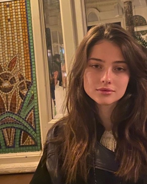 seductioneni's tweet image. NIGHT GAME PRO TIP

Ask her to go with you anywhere slightly inconvenient within the first 5 mins of interaction

If she immediately looks at her friends, she values their opinion a lot…

She won't leave with you