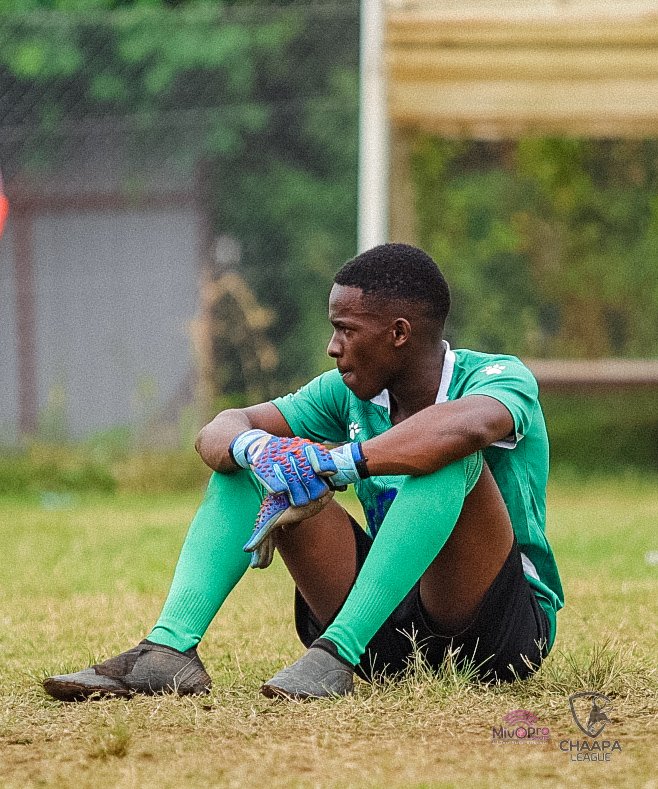 Escapades of a @ChaapaLeague goalkeeper: This @ButamanyaFc shot 'allower' sits in total frustration! His team concedes with utmost ease!😂
#Obunuzi9 
#Chaapaleague9