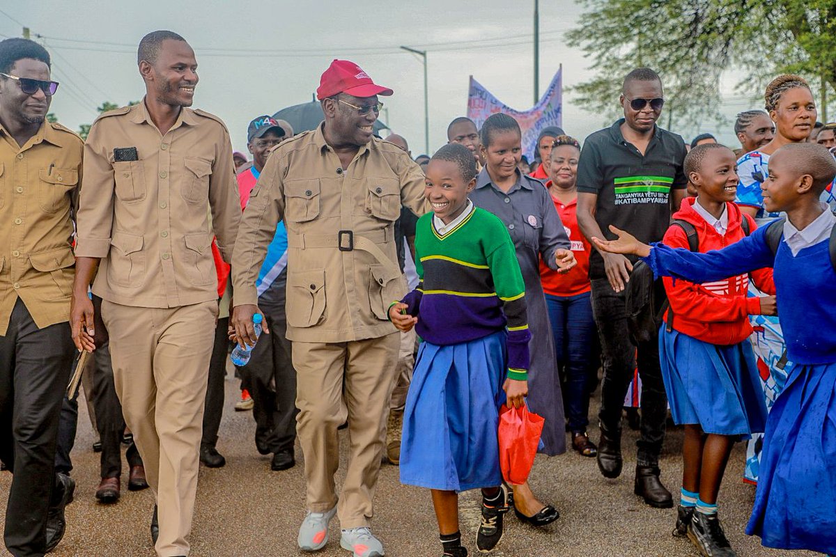 Asanteni sana kwa salamu za moyo kutoka kwa wanafunzi wazuri wa Bariadi katika maandamano yetu ya amani jana. Uchaji wenu na matumaini yenu hufanya azma yetu kuwa imara kwa ajili ya Tanzania ambayo sauti ya kila mtoto inasikilizwa na kupewa thamani. Asanteni kwa kusimama nasi