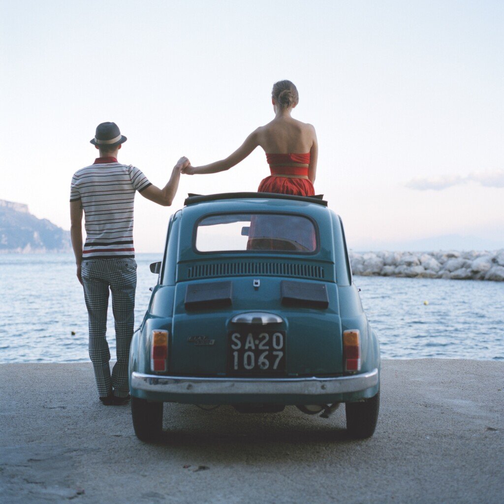 Amare non significa rinunciare alla propria libertà, significa darle un senso. Marc Levy #Buongiorno💞 #25aprile 💮 📷Rodney Smith