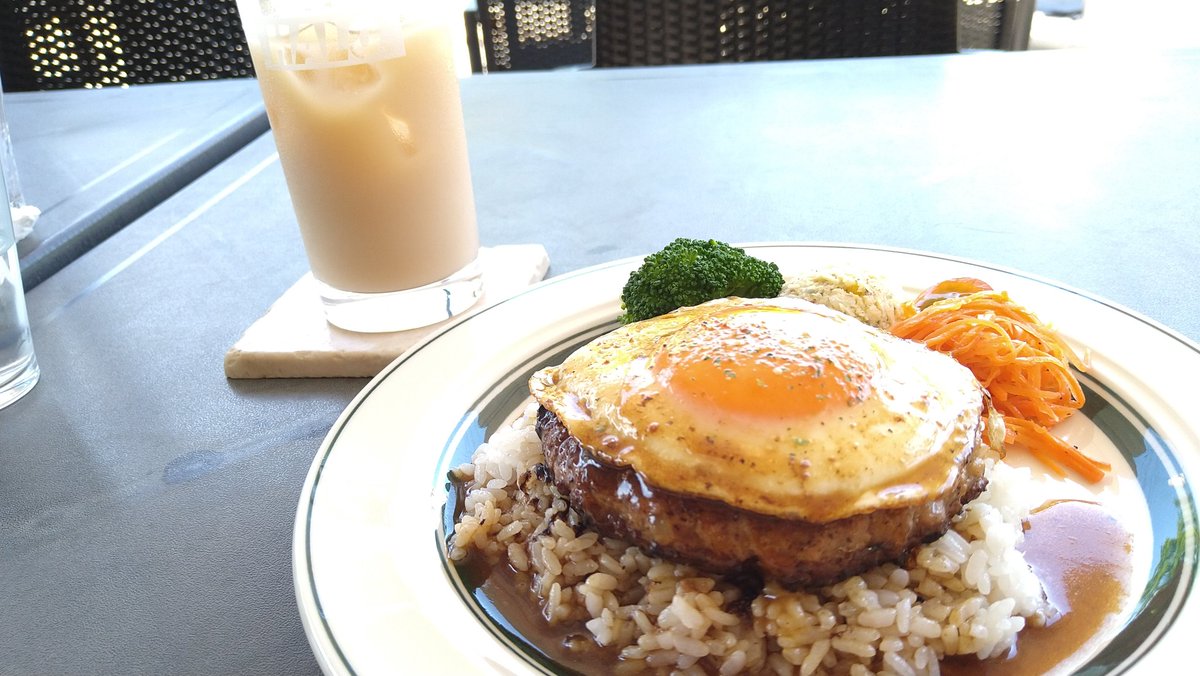 yuki_kotokoto's tweet photo. ハロカフェさんでお昼ご飯✨
今日は、天気もいいし風も強くないからテラスでも気持ちいい✨
#フェネック #Fennec #フェネックのいる生活 #フィーちゃん #保護フェネック
#HALOCafe https://t.co/udcDloJxNH