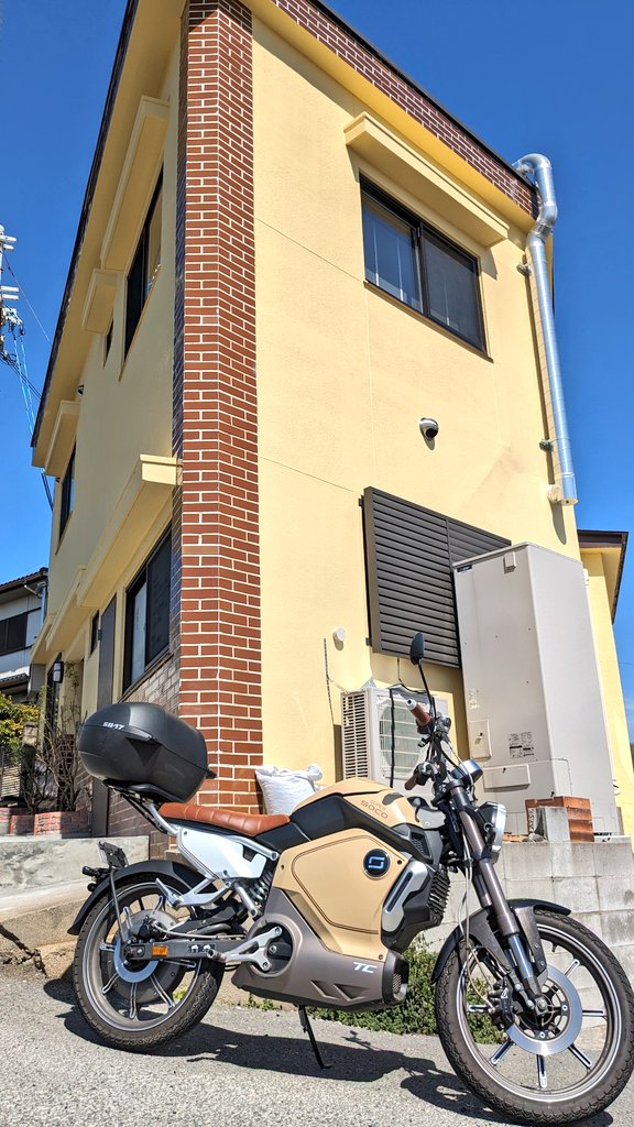 街中をツーリングしていたら

自分のバイクと同じカラーの

お店がありました🤣
#バイク乗りとして軽く自己紹介 #SUPERSOCO