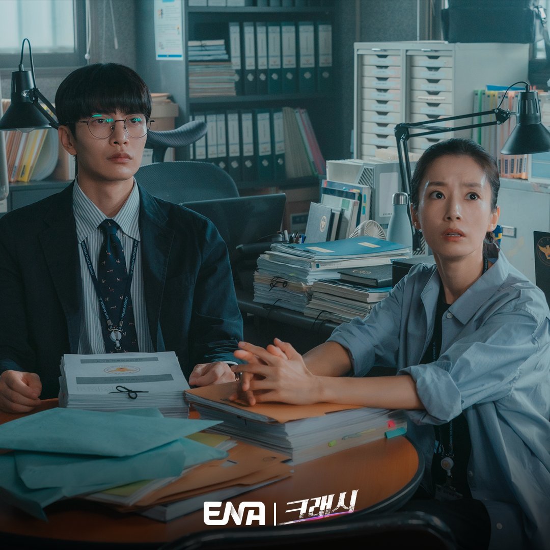 #LeeMinKi and #KwakSunYoung new stills from ENA drama #Crash.

Broadcast on May 13. #HeoSungTae #LeeHoChul #ChoiMoonHee