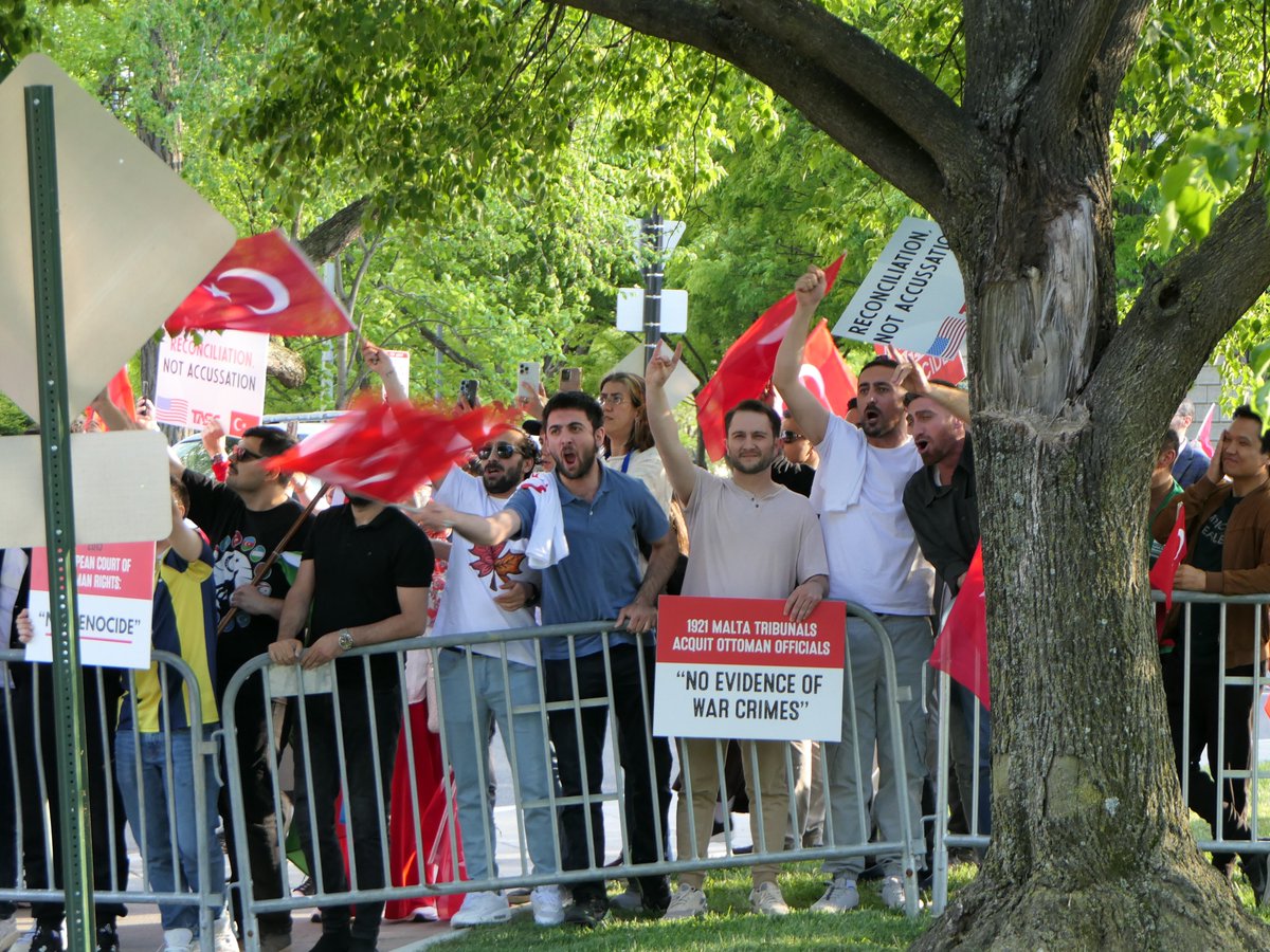 ANCA_DC's tweet image. Just a few of the #GreyWolves on the route.