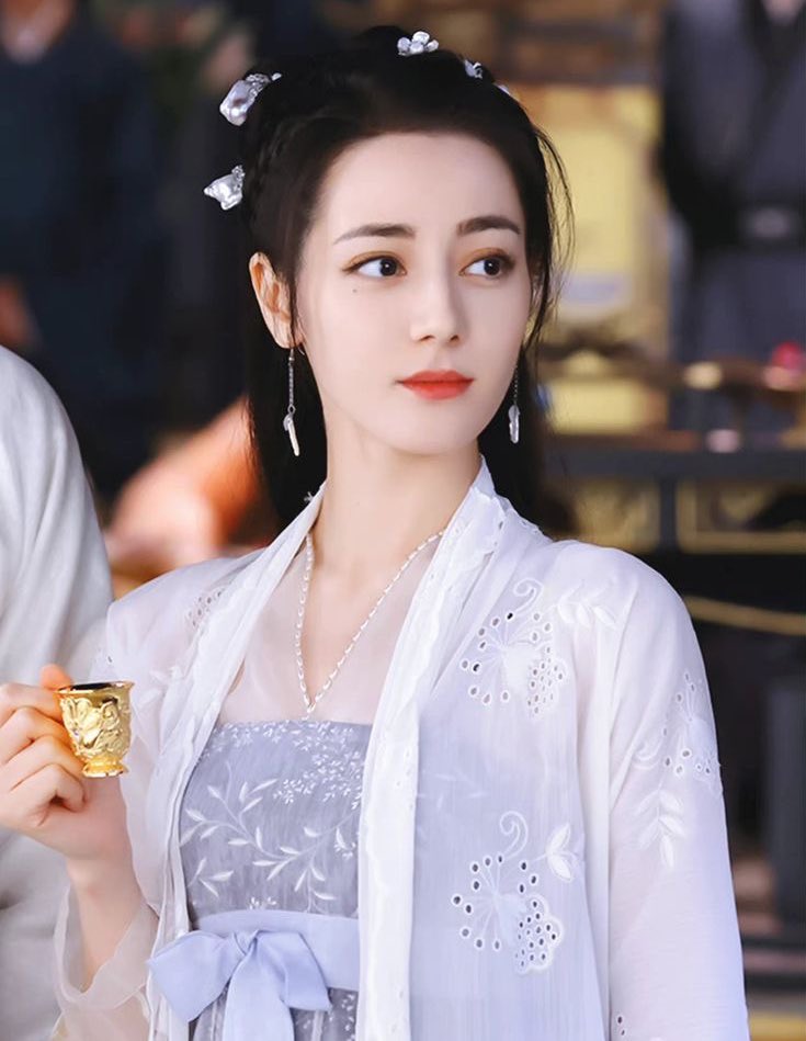 🍉 Tencent Costume Drama #LoveBeyondTheGrave
• Based on the novel 白日提灯 (Carrying A Lantern In Daylight) by Li Qingran
• Director: Qin Zhen
• Cast: #Dilireba 
• Filming Start-Up: August