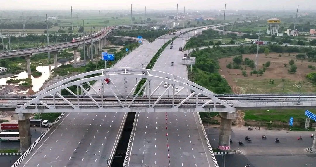 #10YearReportCard ~ Noida

🔸Noida International Airport (uc)
🔸Eastern Peripheral Expressway
🔸Eastern Freight Corridor
🔸International Film City (uc)
🔸DND-DME Expressway (uc)
🔸Jewar Link Expressway (uc)
🔸Emerged as Data Center Hub
🔸Emerged as Mobile Manufacturing Hub