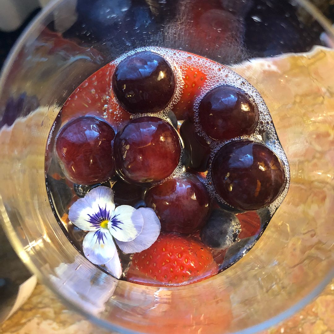 食感が独特だ🍷

#フランチャコルタ 
#franciacortabrut 
#withberries 
#milan 
#wine_everyday 
#winetime 
#ワインlove 
#ワイン好き 
#お部屋ワイン