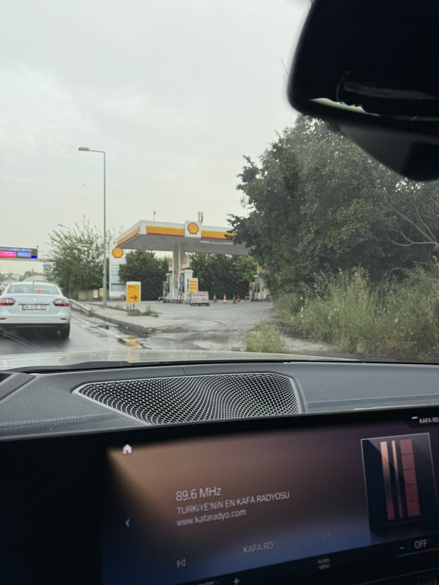 Günaydın <a href="/Shell/">Shell</a>.  2016 yılında açılan Avrasya Tüneli bu istasyonunuzu devre dışı bıraktı. Yaklaşık 8 senedir bir kuruş kazanmadan açık tuttuğunuz bu şubenin vasfı nedir, bizlere açıklama ve aydınlatma yapmak istermisiniz ? <a href="/IBBcozummerkezi/">İBB Çözüm Merkezi</a> <a href="/haberibbcomtr/">İBB HABER</a> <a href="/istanbulbld/">İstanbul Büyükşehir Belediyesi</a> <a href="/uskudarbld/">Üsküdar Belediyesi</a>