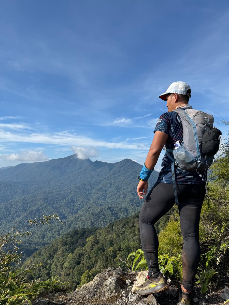 benlog129's tweet photo. Ada yang dengan misi, ada yang hendak mencuba lagi. Dengan keadaan gunung 2000m ke atas memang sesuai buat training.
#banjarantitiwangsa
#v2
#badamara
#angsipeople https://t.co/So2CmMpdDC