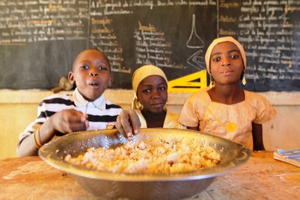 This @WFP study on “Home-grown #SchoolFeeding in West & Central Africa” highlights the region's desire to push this agenda forward and establish the groundwork for sustainable and scaled-up programmes at international and national stages. buff.ly/3Wbf4ys 📷 WFP/Behan