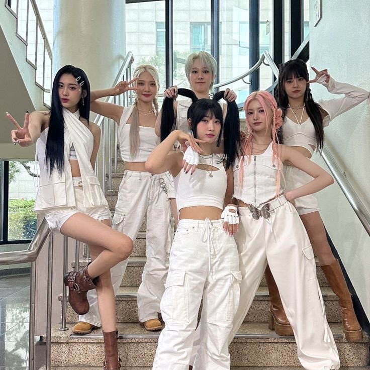 ihrtseulgi's tweet image. yuehua entertainment mismanaging and mistreating EVERGLOW a thread: 

@yhent_korea @EVERGLOW_STAFF @EVERGLOW_twt 
#EverglowDeservesBetter 
#justiceforeverglow #EVERGLOW