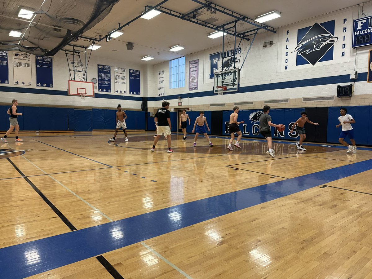 FrontierHoops's tweet image. Back in the gym 🏀