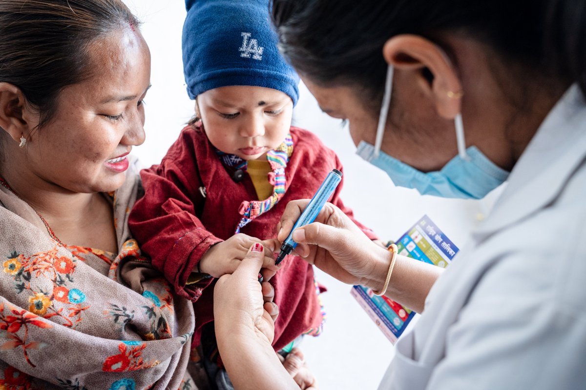 Annual deaths of children under 5 worldwide fell to 4.9 million in 2022 - a notable achievement. But more is needed. With partners like @gavi, UNICEF is supporting the Government of Nepal to continue the effort to reach children with life-saving vaccines. #WorldImmunizationWeek