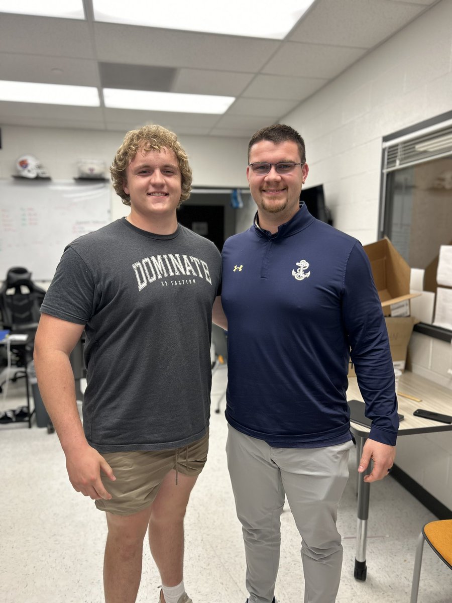 Huge thanks to @Jay_Guillermo57 for stoping by today to talk with me and my parents about @NavyFB. Excited to visit the Naval Academy in June!!! @JPRockMO @NPGrizzliesFB @CoachZangriles @CoachGregory77 @JMacDonald_Navy @elitefootball