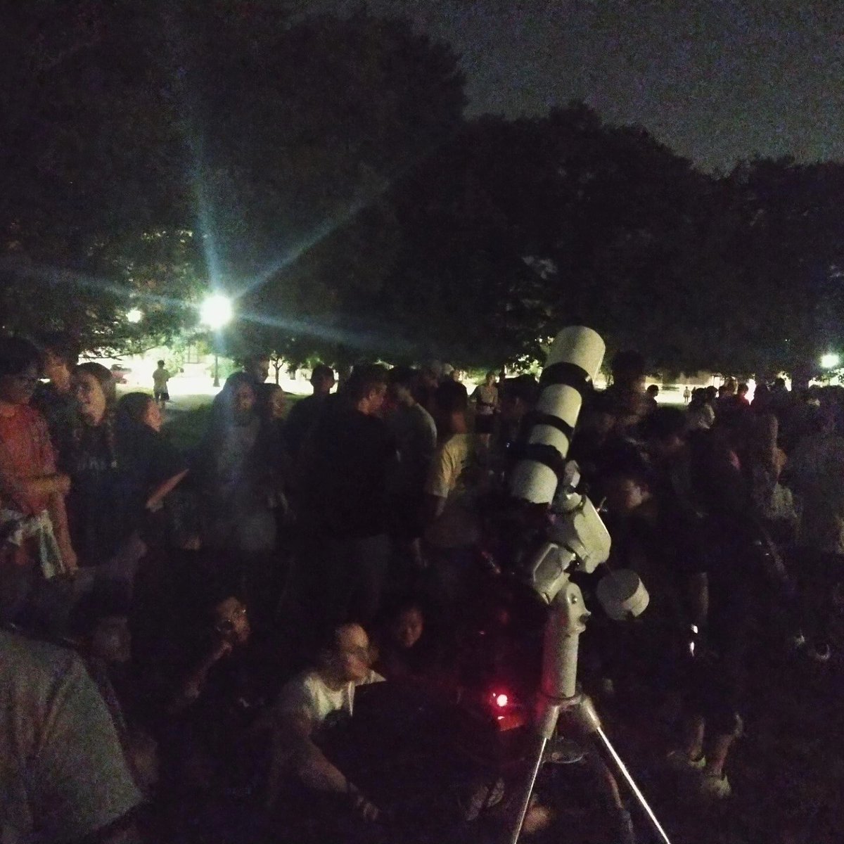 PurdueAstroClub's tweet photo. Last summer, the Purdue Astronomy Club 🔭 participated in Boiler Gold Rush in with @PurduePhysAstro and helped introduce upwards of 1k freshmen to the night sky.

To support us in educating our community, consider donating to us in today's #PurdueDayofGiving. Link in our bio! https://t.co/kTNoDCEvzH