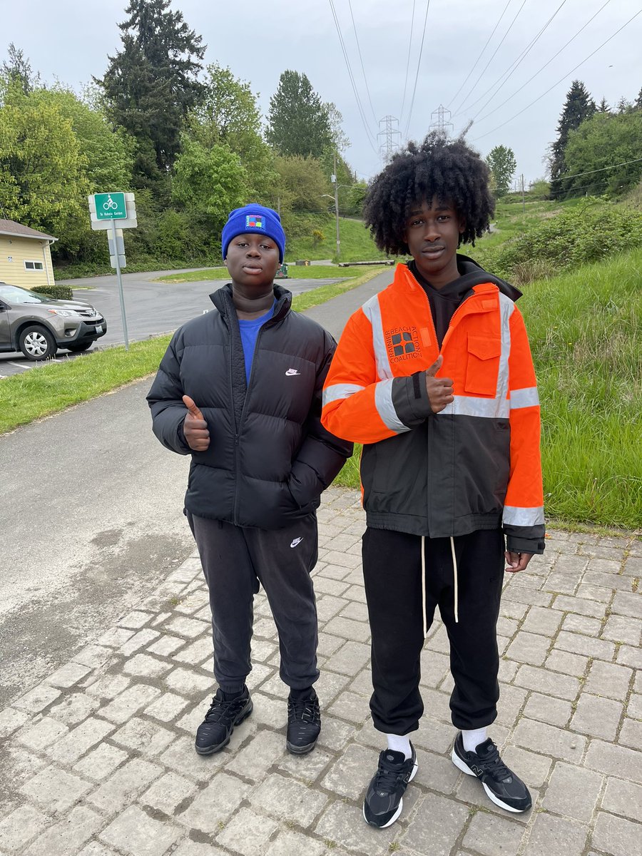 FN_Omar1's tweet photo. Today I am at activation with my buddy who recently got hired as a engagement worker, Ahmed! 😃👍 #rbac #youth https://t.co/6t2OJrg90P
