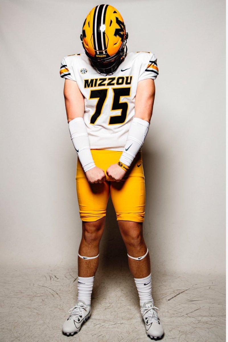 Barstool Mizzou (@barstoolmizzou) on Twitter photo EUREKA’S OWN IS STAYING H🐯ME.
JACK LANGE, THE #1 PLAYER IN THE STATE OF MISSOURI IN THE CLASS OF ‘25, HAS COMMITTED TO #MIZZOU
Lange picks Mizzou over Michigan, Nebraska, and Wisconsin among many others.
WELCOME TO THE ZOU, <a href="/JackLange55/">Jack Lange</a>!!! EUREKA’S OWN IS STAYING H🐯ME.
JACK LANGE, THE #1 PLAYER IN THE STATE OF MISSOURI IN THE CLASS OF ‘25, HAS COMMITTED TO #MIZZOU
Lange picks Mizzou over Michigan, Nebraska, and Wisconsin among many others.
WELCOME TO THE ZOU, <a href="/JackLange55/">Jack Lange</a>!!!