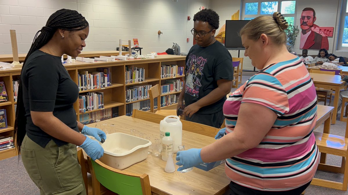 The Greyhound Library’s Community Read activities are smokin’! Students delved into the symbolism of smoke within the book Long Way Down. Our chemistry teacher, Ms. Vann, showed them how to produce their own smoke using hydrochloric acid and ammonia.🔬💨📚 #JasonReynolds