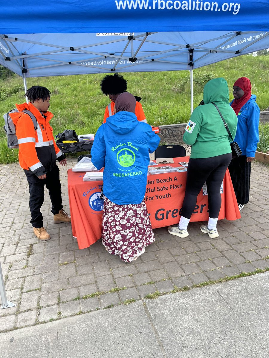 FN_Omar1's tweet photo. Engangment Workers preparing for info table. #rbac #prep https://t.co/CQ49n9Tt9B