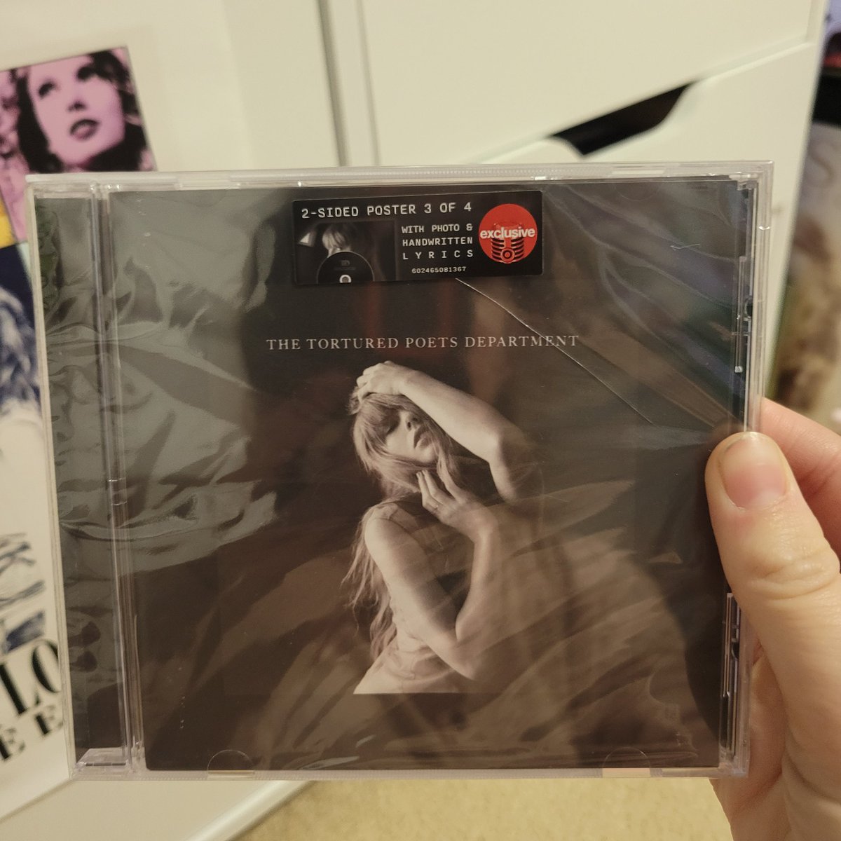 aurorabora518's tweet photo. Waited for my deluxe cds from @Target, and it camed cracked?? Why do people even send broken things? Guess I'm doing an exchange 😮💨 #tsTTPD #TaylorSwift #TTPDTargetRun https://t.co/TI1q2NlTuI