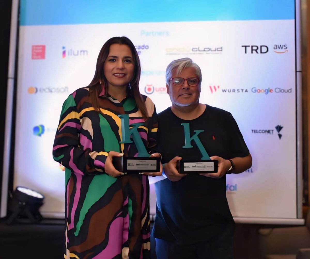 🎖🇪🇨 ¡Recibimos con orgullo el reconocimiento Best Tech Projects 2024 en la categoría Silver, por la #RevistaEKOS! 🙋‍♀️ Karina Valarezo, directora de Comunicación y Mercadeo UTPL recibió el reconocimiento que se otorga a nuestra universidad dentro del ámbito de Tecnologías de la