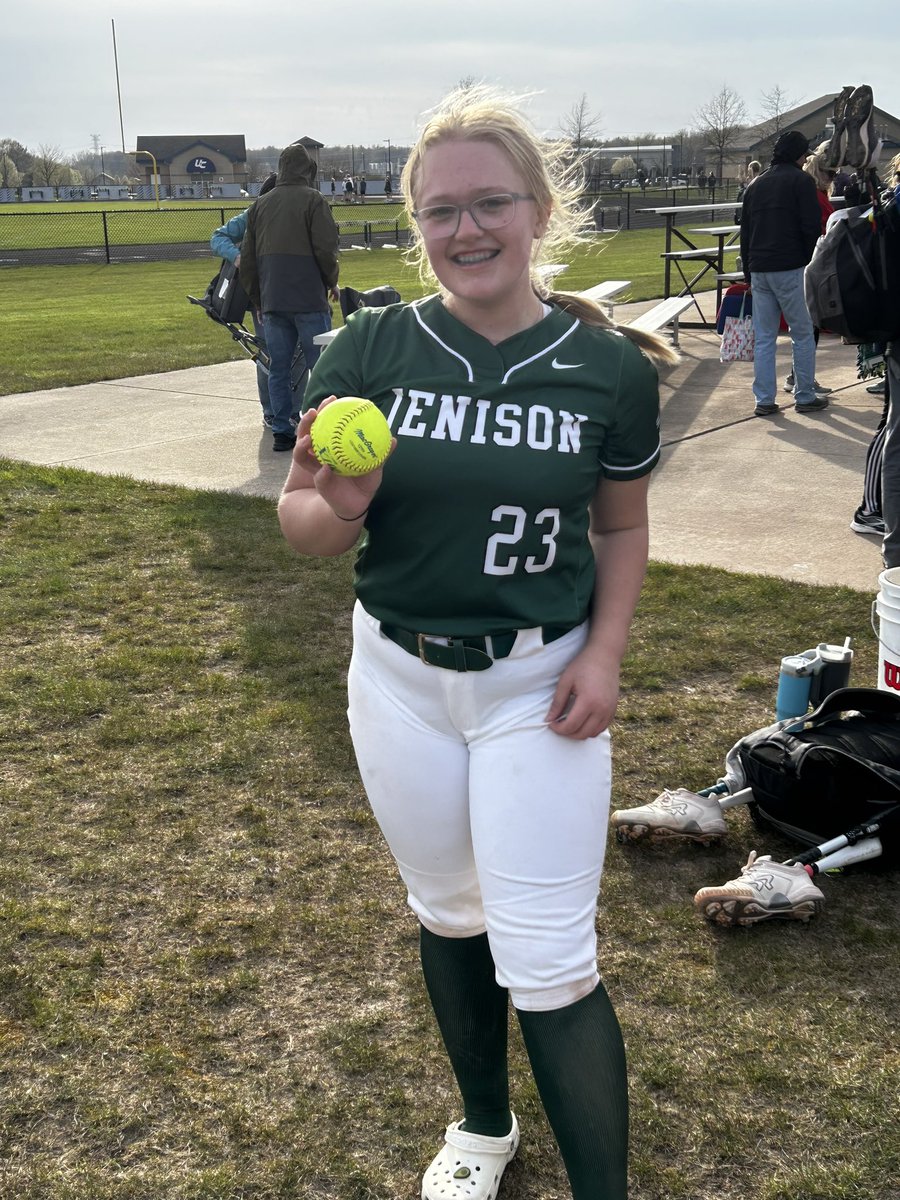 It’s been a pretty good season so far! Monday was 3-4 with a single, double, and home-run. Yesterday went 4-5 with a single, two doubles, and a home-run!! #collegesoftball
#sitonit