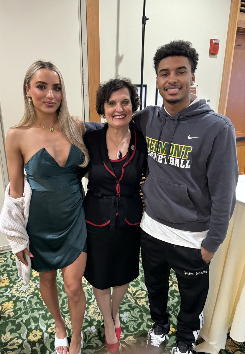 Thank you to our men’s and women’s basketball team for a great season and to the community for all their support. A special wish for success to our graduating students and thank you Emma and Aaron for your leadership.⁦@uvmvermont⁩ ⁦@UVMmbb⁩ ⁦@UVMwbb⁩ ⁦