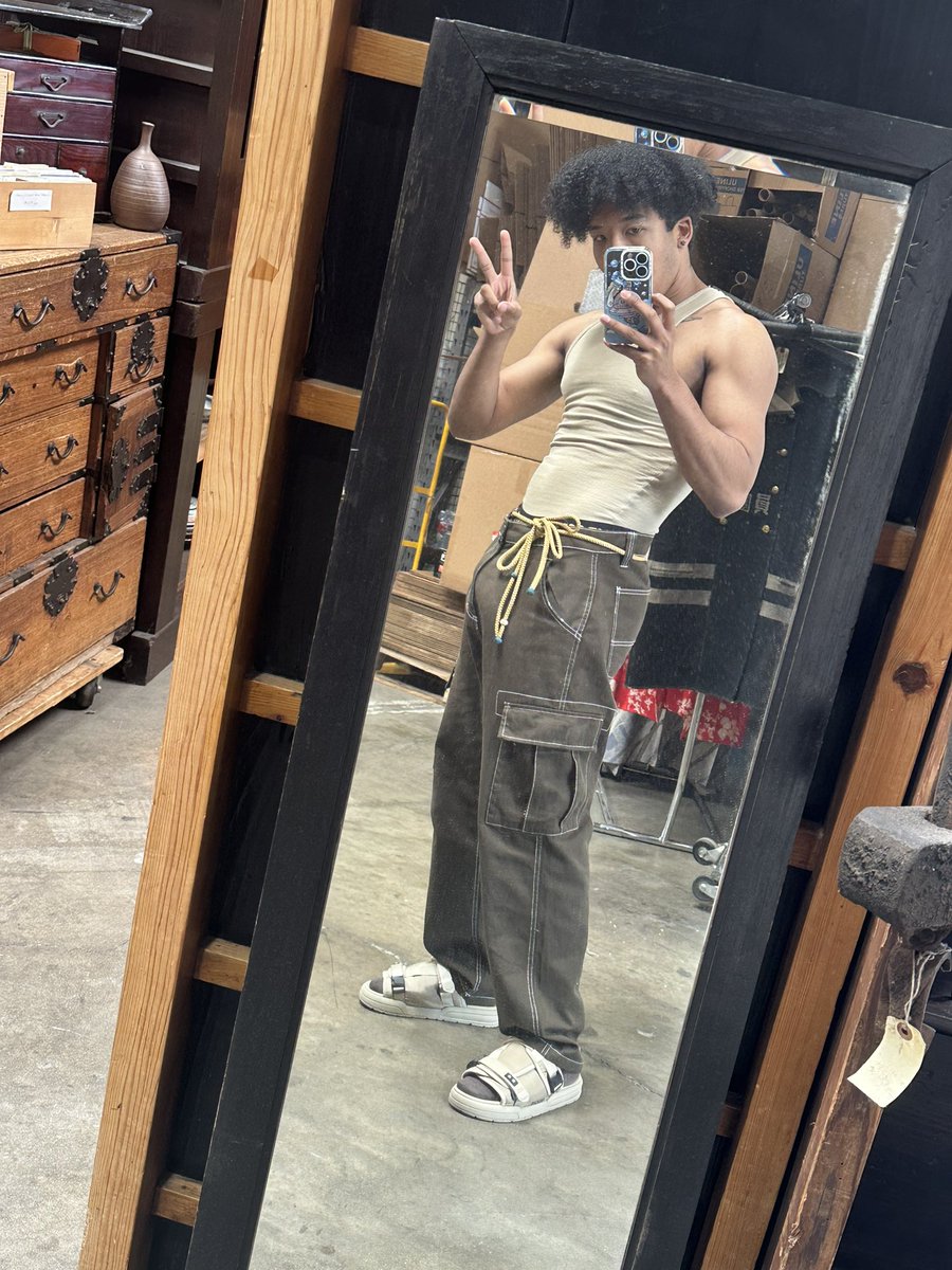 probablywillam's tweet photo. some platform had to get receive my backlog of daily fit pics https://t.co/lhGfQR78GS