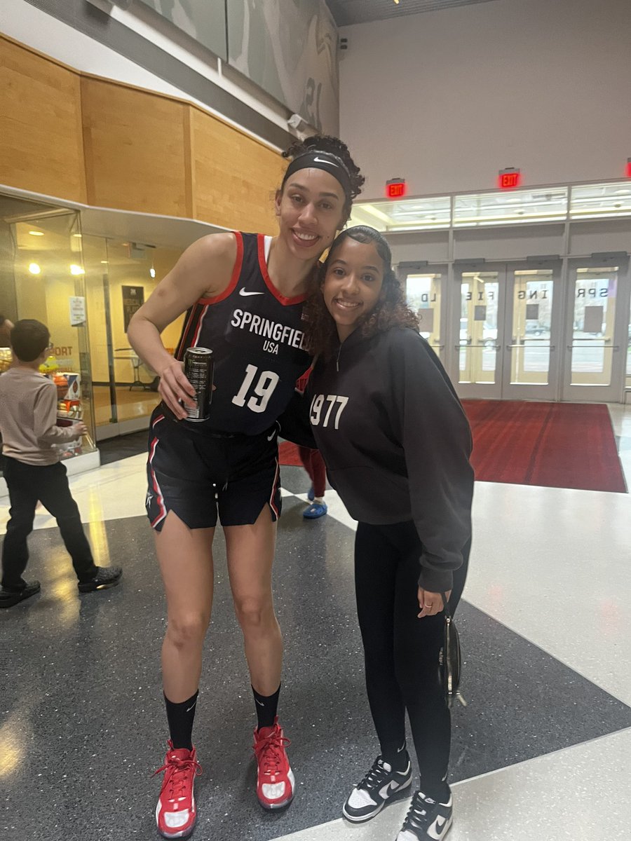 Had a great time with my daughter watching the @usab3x3 at the @Hoophall today! Thank you @Graytness_15 @dearicamarie & @haileyvanlith for taking the time to take pics! It made my girl’s day! #womensbasketball #usabasketball