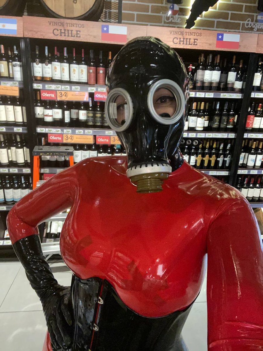 catburtonbdsm's tweet photo. I accept that submissives and #latex lovers follow me, it's time to learn their perverse games #F2FGIVEAWAY #ONLYFANSBDSM RT❤️‍🔥 https://t.co/8YW7hMQsJs