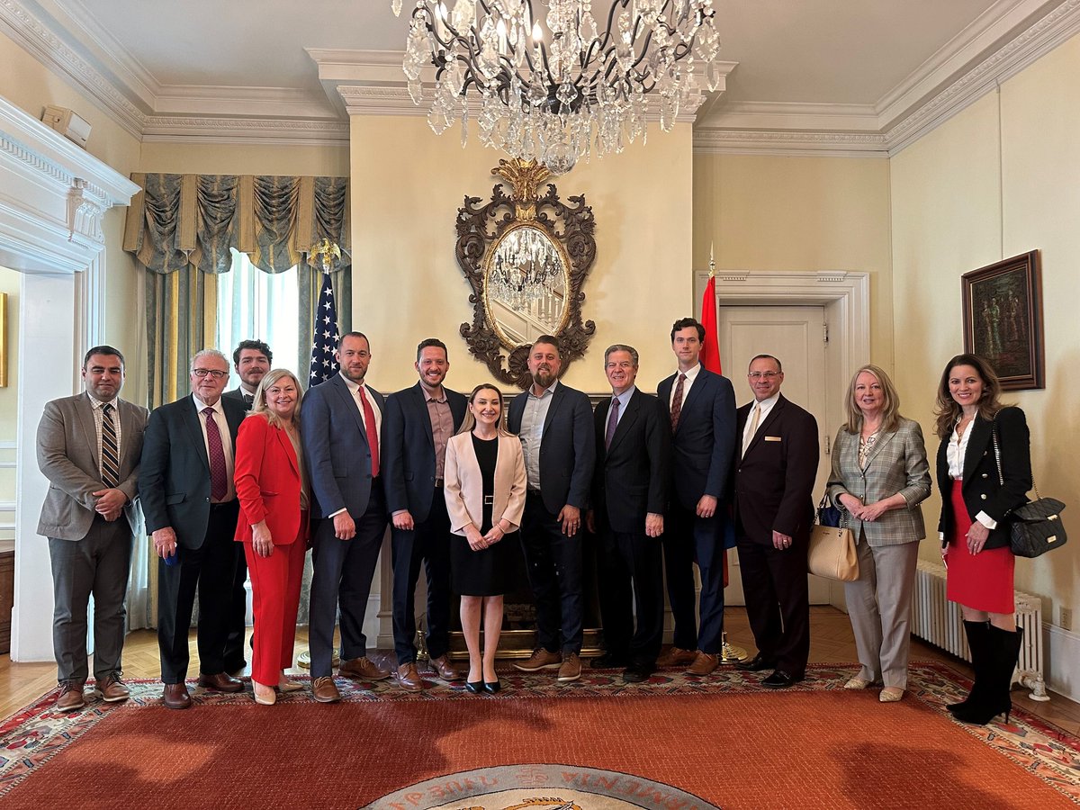 Thanks to Armenian Ambassador @LilitMakunts for hosting a roundtable discussion on the challenges facing her country and what Americans can do to help. #Armenia is a democracy threatened by a hostile neighbor and needs help with its persecuted Christian refugees. @SaveArmeniaUS