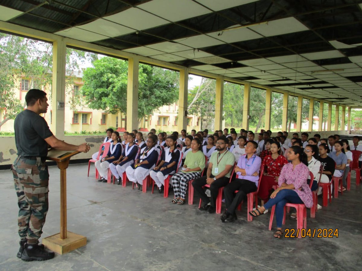 ASSAM RIFLES ORGANISES LECTURE ON 'KNOW YOUR SECURITY FORCES' IN TRIPURA
#AssamRifles on 22 Apr 2024, organised an enlightening lecture on 'Know Your Security Forces' in Teliamura, Tripura. The event aimed to educate and inspire youth to consider a career in the #ArmedForces,…