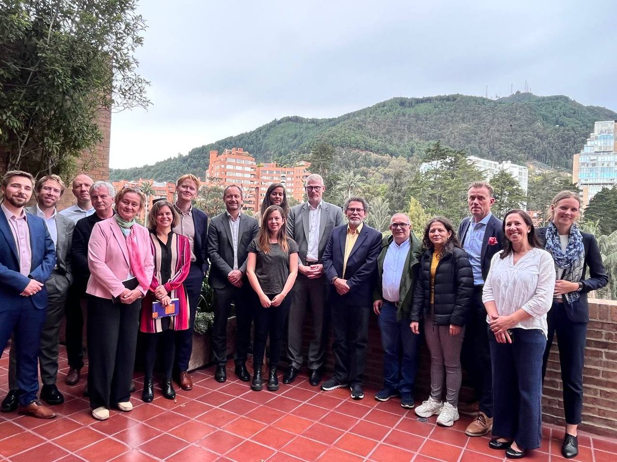 TimoComunes's tweet photo. Gracias @NoruegaenCOL por su compromiso con la Paz de Colombia y su imprescindible apoyo al Acuerdo de Paz, desde hace más de 12 años cuando iniciamos los diálogos exploratorios.

Hemos identificamos avances y retos en la implementación del Acuerdo seguros de que la paz vencerá. https://t.co/Oj03Xhn9mp