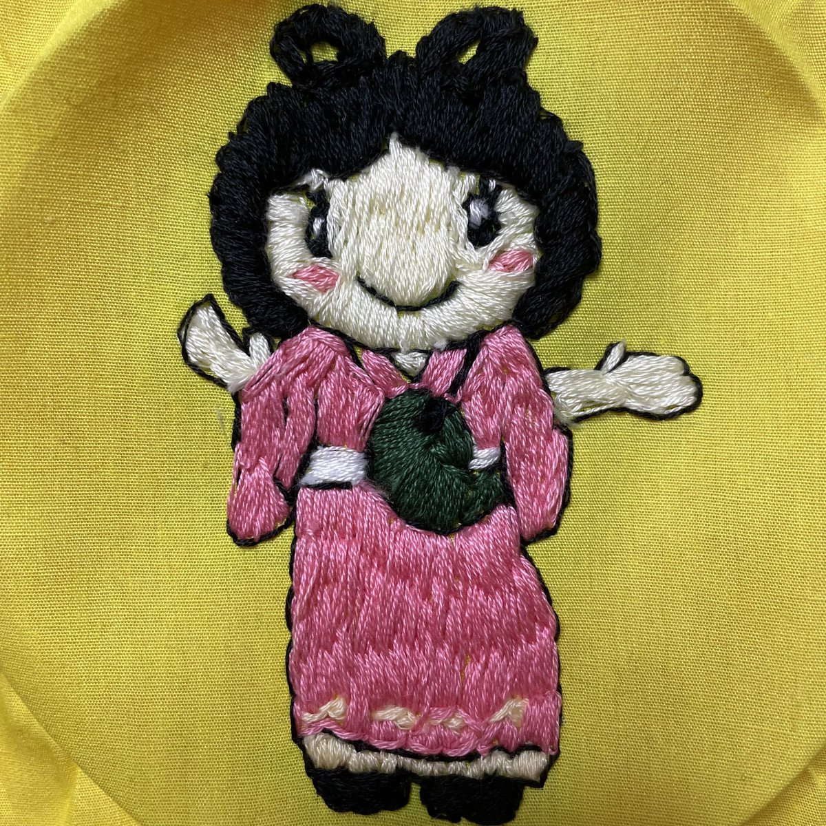 #刺繍　#フリーステッチング
#新潟県糸魚川市 #ぬーな
糸魚川ジオパークPRキャラクター。 
優しい笑顔とピンクのほっぺがかわいぬーなは糸魚川の伝説のお姫様
大きなひすいの勾玉を持ち
訪れる人々の笑顔を願っています。