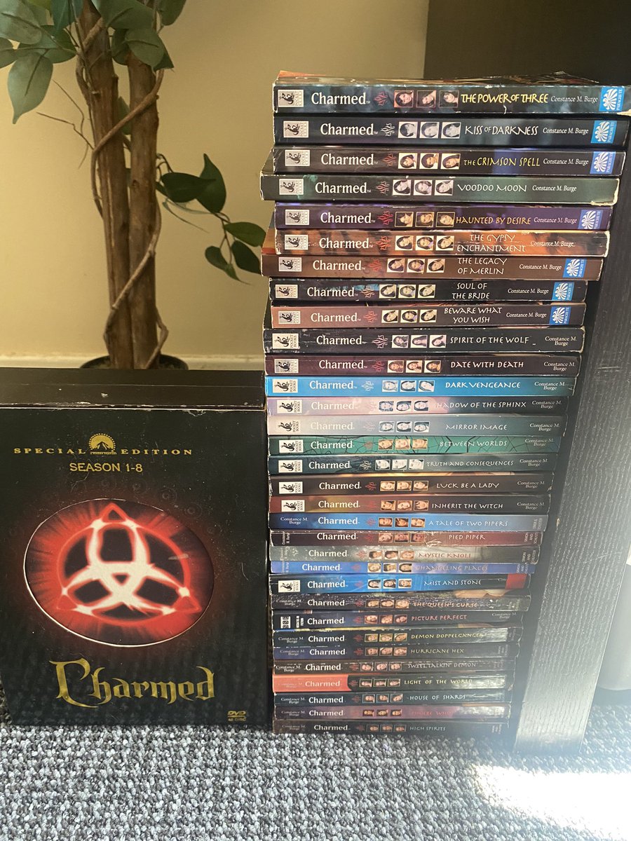 charmeddiscord's tweet photo. Got some new dvds, books and merch today ✨

#charmed #charmed1998 #charmedmemorabilia #charmedcollection #charmedcomics #charmedforever #charmednovels #charmedbook https://t.co/EozNIbmZNN