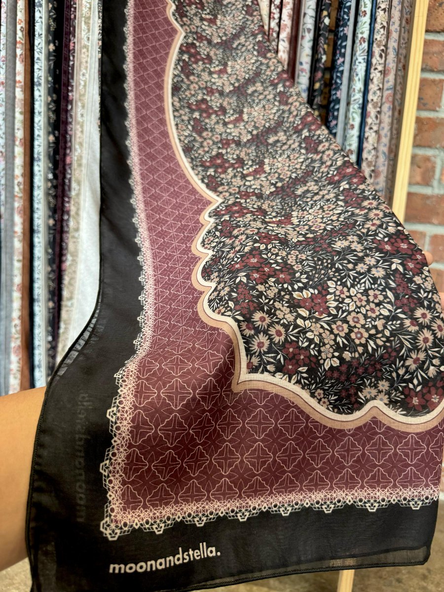 bykinaa's tweet photo. This is the prettiest printed bawal i've ever seen 🌷🌷🌷 https://t.co/cLsUsU3lyJ