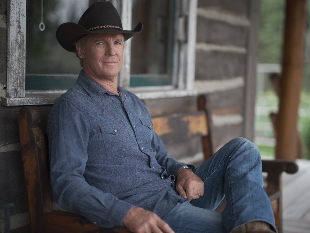 Chris Potter is back in Calgary! Heartland fans, if you want to meet 'Tim' in person, Chris Potter will be at the @Calgaryexpo from April 25th to April 28th. #iloveheartland