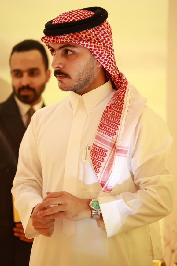 انت الذي ما يشبهك بالملأ حي ..🤍🦅

#سلطان_بن_نايف_اطياب_الشيخ