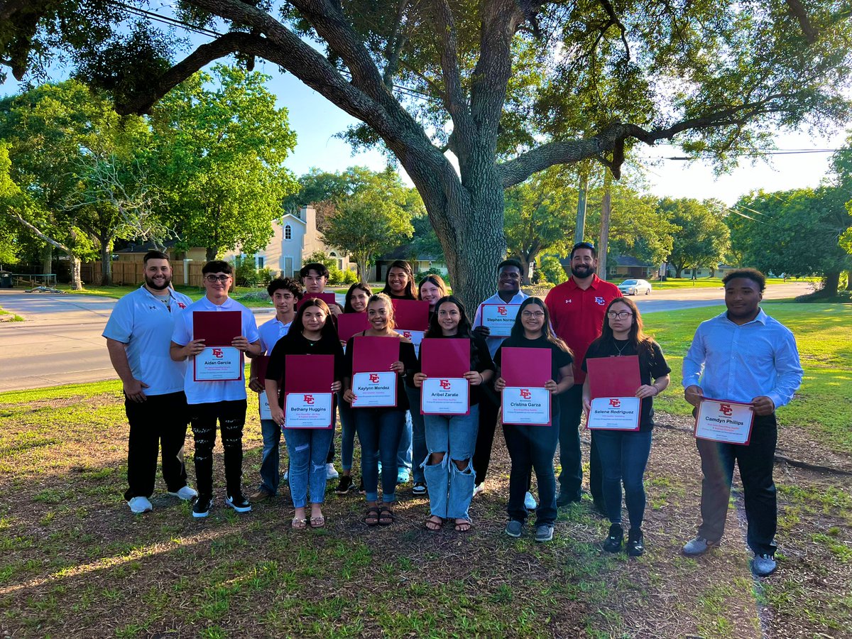 Thank you @Ricky_Ricebird for recognizing our Powerlifting State Qualifiers! These athletes put in a tremendous amount of work all season long and represented their school and community well! Could not be more proud of them!