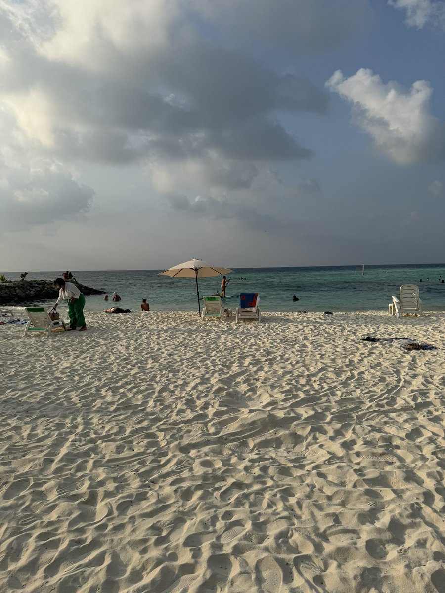 The bikini beach in Maafushi in the afternoon light #maafushi #maldives