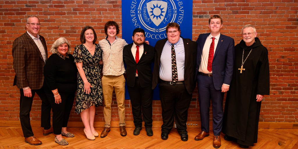 Congratulations to our Extraordinary Service Award winners: Thomas Hobday, Wes Kirchner, Evan Mattson and Fredi Ponce Parra. These four outstanding seniors have been recognized for their exemplary commitment to service and community. Learn more: bit.ly/49XvBsZ