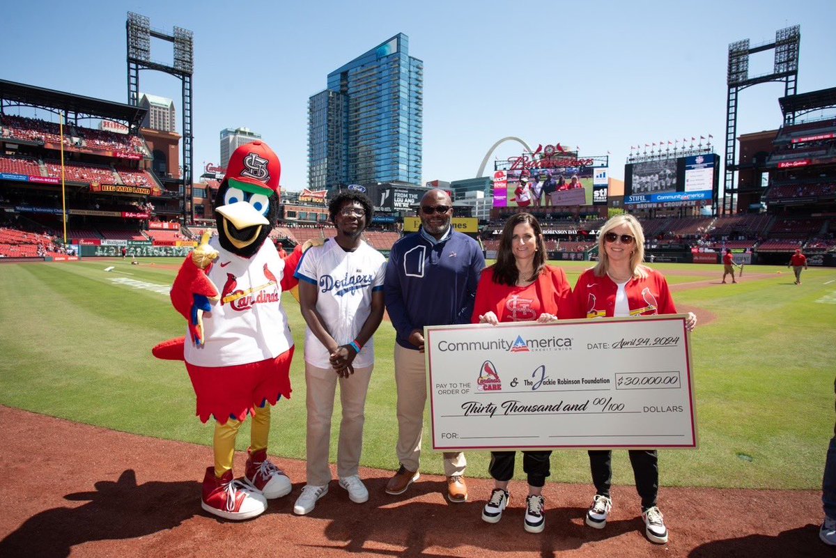 Proud to team up with the @Cardinals to give back and honor Jackie Robinson Day by supporting @JRFoundation in awarding scholarships to deserving college students. #JackieRobinsonDay #StLouisCardinals #InvestedInYou