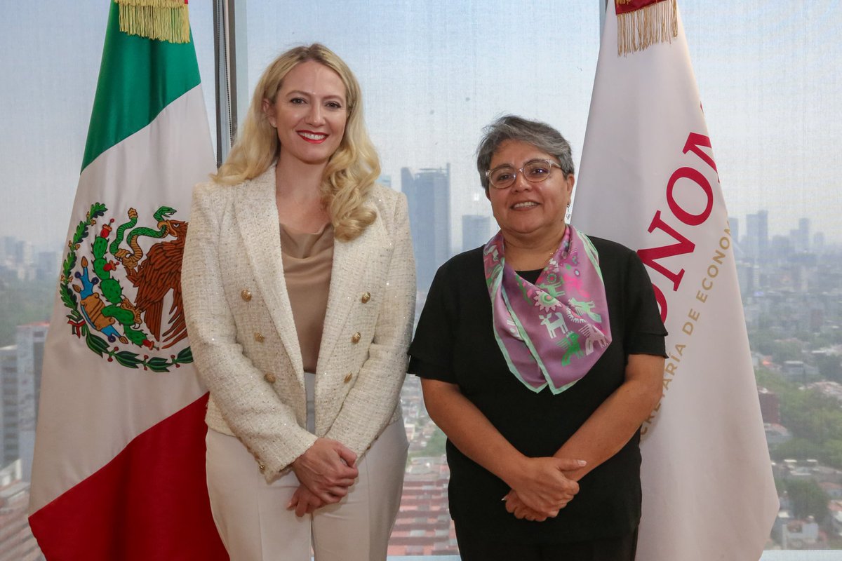 La titular de Economía, Raquel Buenrostro, se reunió con la CEO de @MexicoPacific, Sarah Bairstow, quien presentó avances del proyecto de gas natural licuado Saguaro Energía, el cual es acompañado por esta Secretaría, mediante la Ventanilla Única de Inversiones #VUI y del