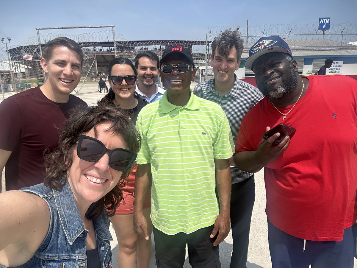 Last weekend my @uvalaw students spent a day at the Angola prison rodeo guided by former clients (turned colleagues and friends), followed by a visit to the @whitneyplantation where the confronted the relationship between enslaved and the the modern day penal system. (2/6)