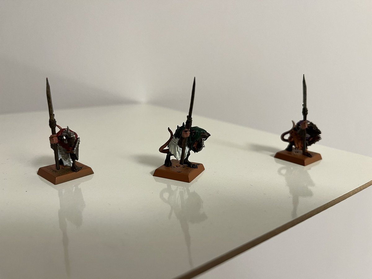 pyruspaints's tweet photo. Got most of the base colours on these guys - also trying some rusty blades (will do a close up after some sleep!!) - trying to make them look awesome without spending 10 hours per model. I think I’ll use different coloured clothing to tell the units apart #aosrt4e https://t.co/nK6tsX72o8