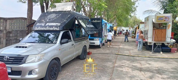 เมื่อวานขอบคุณจริงๆ สำหรับ Foodtruck ทีมงานทุกคนของหนังเรื่องนี้ด้วย และทีมงานทุกคนและศิลปินก็มีความสุขจริงๆ และEnjoy กับอาหารของ Foodtruckมากๆ เลย 😍🥰😘 #บางกอกคณิกา 🎬🌹 @EWaraha #ซ่องonexอิงฟ้า