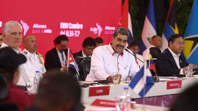 #MaduroEsElDeChávez El presidente de la República, Nicolás Maduro, propuso, como objetivo a largo plazo, convertir a la Comunidad de Estados Latinoamericanos y Caribeños (CELAC) en una Confederación de pueblos, Estados y gobiernos. @NicolasMaduro #prelemi #sergetti #luzzers