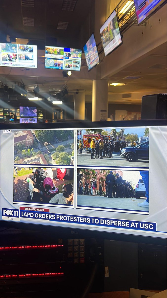 Major breaking news at University of Southern California (#USC) campus with Pro-Palestine protestors ! 

Team coverage with SkyFox, @MattSeedorff and Ed Laskos - Shoutout to all our on ground brave photographers James, Gino and Joab #Newsroom