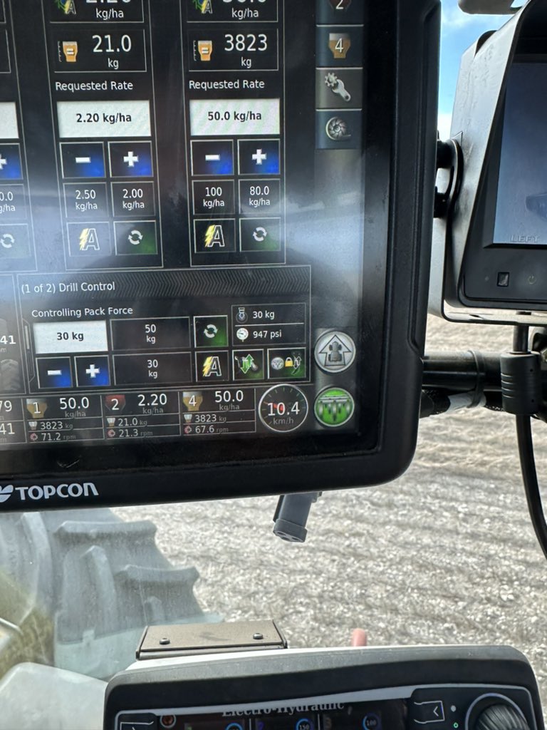 moroney_luke's tweet photo. How good is #packmaster when working in ever changing soil types. These two taken within 50 meters of each other. Loamy flat with limestone ridges to deep sand delved in the passed couple years. Scary to think how deep the sand would be pushing in without it. #bougault3720 https://t.co/QbRMc3vIkW